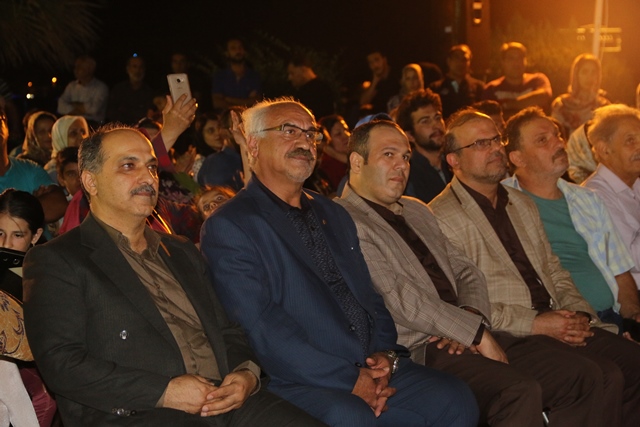 اجرای برنامه زنده رادیو جوان با همکاری شورای اسلامی شهر و شهرداری لاهیجان